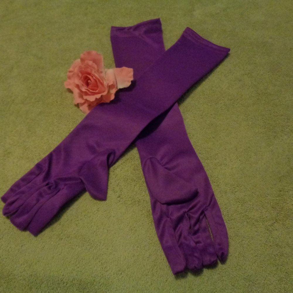NEW WITHOUT TAGS PURPLE STRETCHY LONG GLOVES
